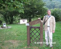Espace Benoît-Labre à Labroquère (France). Pèlerin près de l'entrée : Didier Noël benoit labre